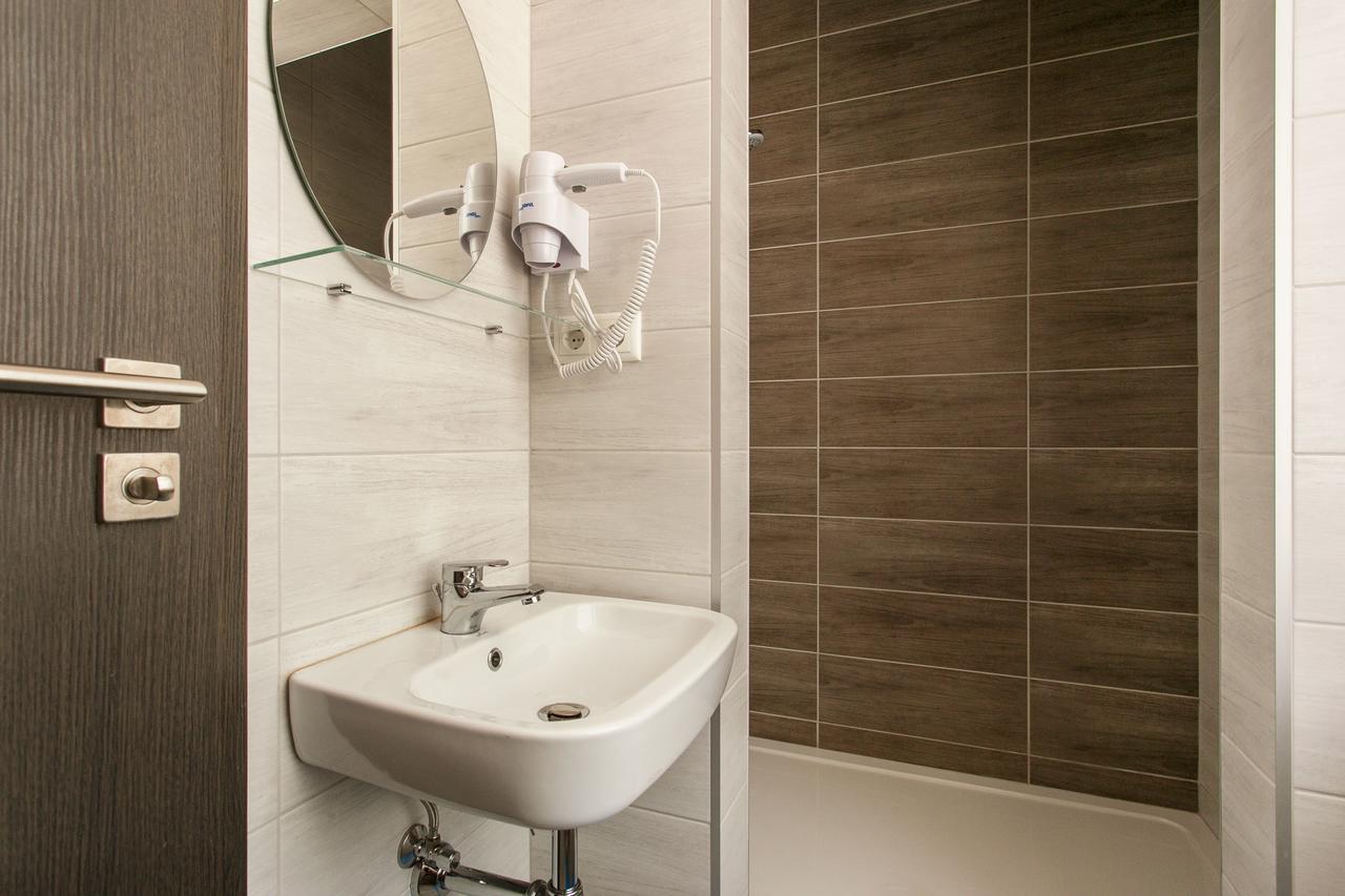 Old Town Trio Hostel Rooms Вильнюс Экстерьер фото